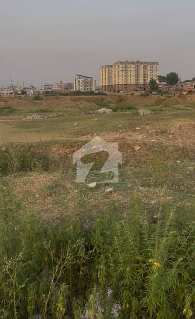 Posessionable 5 Marla Plot For Sale E-12/3