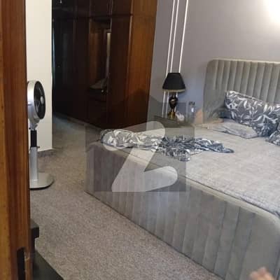 UPPER PORTION AVAILABLE FOR RENT IN DHA PHASE 4 SLIGHTLY USED