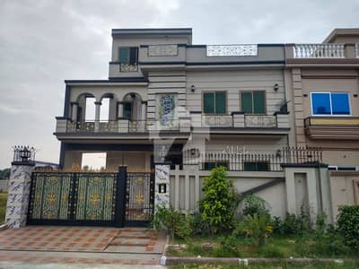 10 Marla Brand New House Available For Rent
