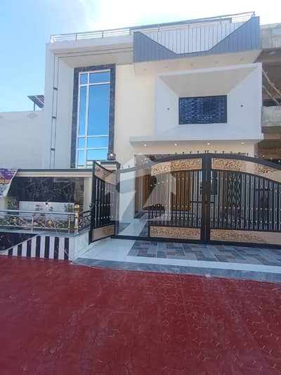 ممتاز سٹی اسلام آباد میں 5 کمروں کا 10 مرلہ مکان 3.95 کروڑ میں برائے فروخت۔