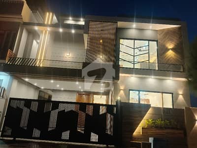ٹاپ سٹی 1 اسلام آباد میں 5 کمروں کا 10 مرلہ مکان 4.95 کروڑ میں برائے فروخت۔