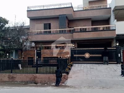 *G,10/- 40*80- UPPER & GROUND PORTION AVAILABLE FOR RENT 3 BED ATTACHED BATH DD TVL SERVANT MARBLE FLOOR BEST LOCATION NAYER TO PARK MOSQUE MARKET RENT DEMAND 2LAC*