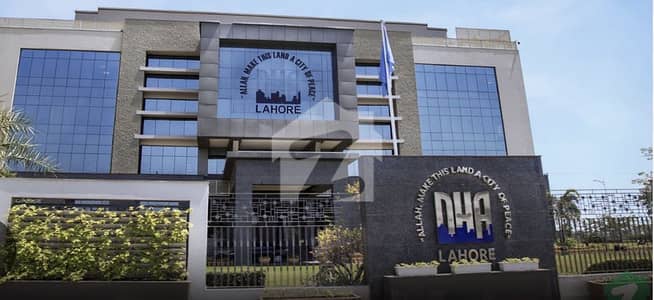 ڈی ایچ اے ڈیفینس لاہور میں 8 مرلہ کمرشل پلاٹ 9.75 کروڑ میں برائے فروخت۔