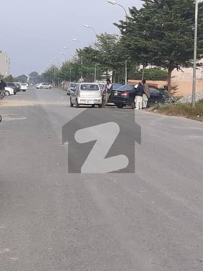 ڈی ایچ اے فیز 8 - بلاک ٹی فیز 8,ڈیفنس (ڈی ایچ اے),لاہور میں 1 کنال رہائشی پلاٹ 5.45 کروڑ میں برائے فروخت۔