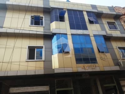 صدر پشاور میں 2 کمروں کا 2 مرلہ بالائی پورشن 18.0 ہزار میں کرایہ پر دستیاب ہے۔