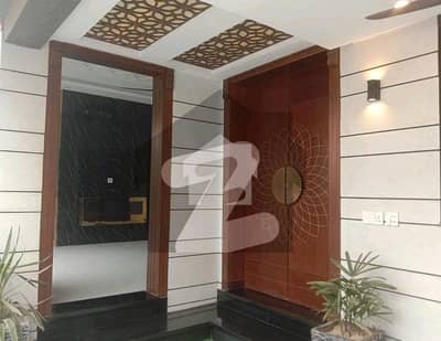 بحریہ ٹاؤن سیکٹر ای بحریہ ٹاؤن,لاہور میں 5 کمروں کا 10 مرلہ مکان 3.5 کروڑ میں برائے فروخت۔ بحریہ ٹاؤن سیکٹر ای بحریہ ٹاؤن,لاہور میں 5 کمروں کا 10 مرلہ مکان 3.5 کروڑ میں برائے فروخت۔