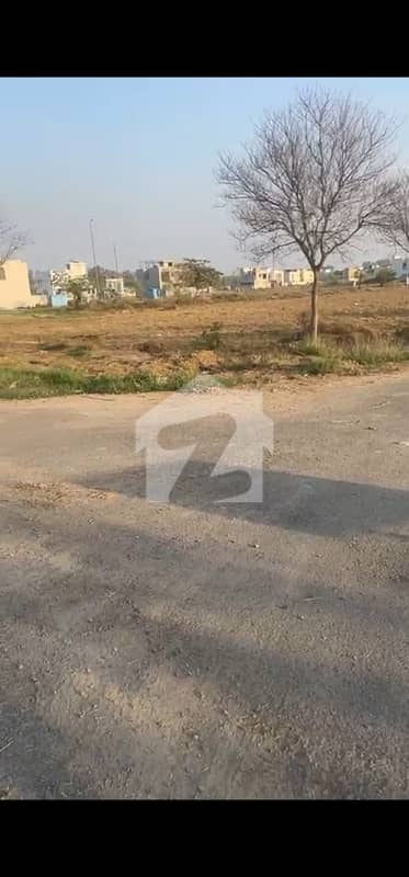 ڈی ایچ اے فیز 7 - سی سی اے1 ڈی ایچ اے فیز 7,ڈیفنس (ڈی ایچ اے),لاہور میں 4 مرلہ کمرشل پلاٹ 4.15 کروڑ میں برائے فروخت۔ ڈی ایچ اے فیز 7 - سی سی اے1 ڈی ایچ اے فیز 7,ڈیفنس (ڈی ایچ اے),لاہور میں 4 مرلہ کمرشل پلاٹ 4.15 کروڑ میں برائے فروخت۔