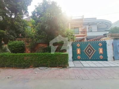 جوہر ٹاؤن فیز 1 - بلاک ایف2 جوہر ٹاؤن فیز 1,جوہر ٹاؤن,لاہور میں 4 کمروں کا 12 مرلہ مکان 4.35 کروڑ میں برائے فروخت۔ جوہر ٹاؤن فیز 1 - بلاک ایف2 جوہر ٹاؤن فیز 1,جوہر ٹاؤن,لاہور میں 4 کمروں کا 12 مرلہ مکان 4.35 کروڑ میں برائے فروخت۔
