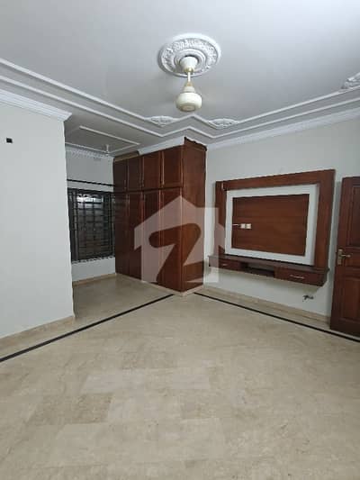 جی ۔ 13 اسلام آباد میں 6 کمروں کا 10 مرلہ مکان 7.4 کروڑ میں برائے فروخت۔