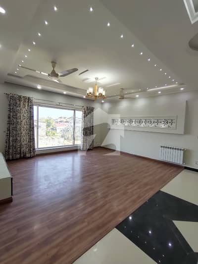 E-11/3 Mind Blowing Location What A Outstanding Upper Portion For Rent