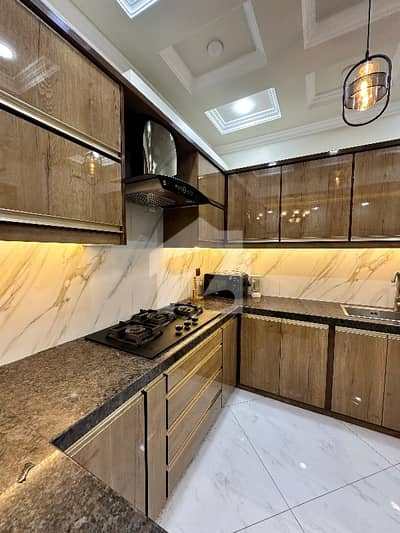 Prime Location 1350 Square Feet Flat In Amil Colony
