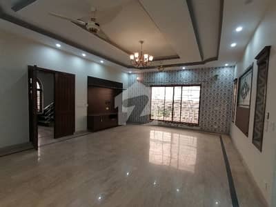 Ideal On Excellent Location 20 Marla House Available In Izmir Town, Izmir Town