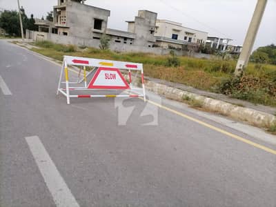 انجنیئرز کوآپریٹو ہاؤسنگ ڈی ۔ 18,اسلام آباد میں 1 کنال رہائشی پلاٹ 1.5 کروڑ میں برائے فروخت۔