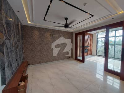 ORIGNAL PICTURES 10 MARLA LUXUARY BRAND NEW ULTRA MODERN HOUSE FOR RENT
