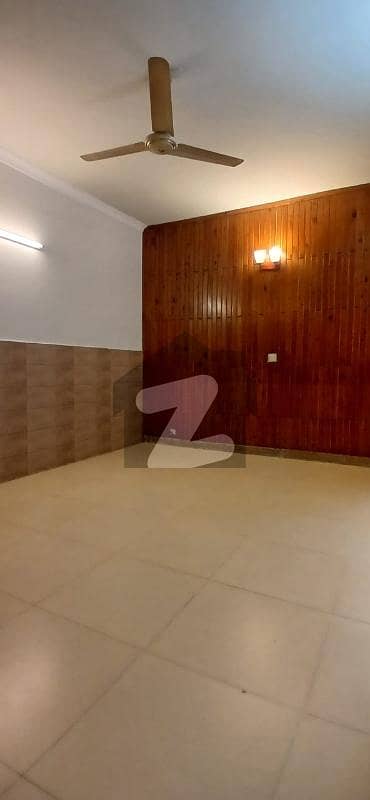 ایف ۔ 10 اسلام آباد میں 5 کمروں کا 1 کنال مکان 17.0 کروڑ میں برائے فروخت۔
