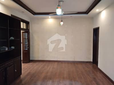 ڈی ایچ اے فیز 4 ڈیفنس (ڈی ایچ اے),لاہور میں 3 کمروں کا 1 کنال بالائی پورشن 1.5 لاکھ میں کرایہ پر دستیاب ہے۔ ڈی ایچ اے فیز 4 ڈیفنس (ڈی ایچ اے),لاہور میں 3 کمروں کا 1 کنال بالائی پورشن 1.5 لاکھ میں کرایہ پر دستیاب ہے۔
