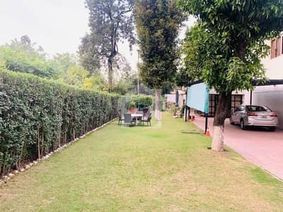 ایف ۔ 8 اسلام آباد میں 3 کمروں کا 2 کنال بالائی پورشن 3.0 لاکھ میں کرایہ پر دستیاب ہے۔
