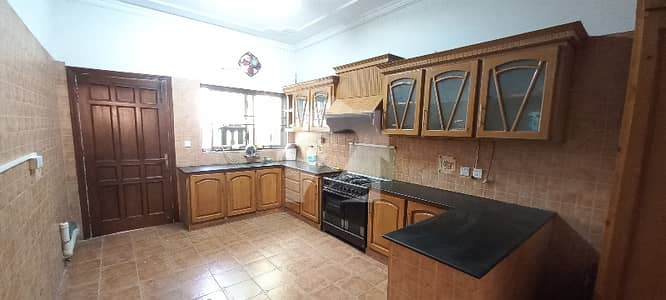 FULL HOUSE 6BED FOR RENT