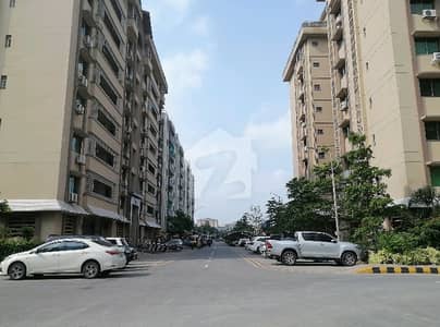 12 Marla Flat Situated In Askari 11 - Sector B Apartments For sale