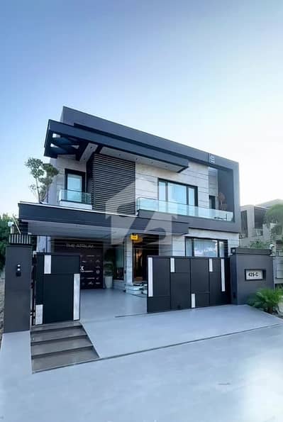 1 kanal house for rent in banker's avenue