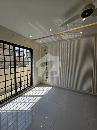 A House Of 10 Marla In Lahore