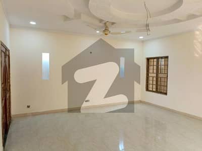 VIP 3 Master GROUND PORTION FOR RENT In Pwd Block C Good Location This House (Gas Available This House)