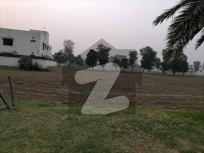 اُگیوکے روڈ سیالکوٹ میں 1 کنال رہائشی پلاٹ 1.2 کروڑ میں برائے فروخت۔