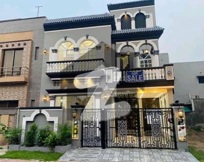 بحریہ ٹاؤن سیکٹر سی بحریہ ٹاؤن,لاہور میں 5 کمروں کا 10 مرلہ مکان 2.85 کروڑ میں برائے فروخت۔