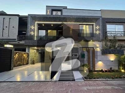 بحریہ ٹاؤن ۔ سیکٹر ایف بحریہ ٹاؤن,لاہور میں 5 کمروں کا 10 مرلہ مکان 2.9 کروڑ میں برائے فروخت۔