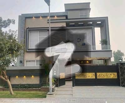 بحریہ ٹاؤن سیکٹر سی بحریہ ٹاؤن,لاہور میں 5 کمروں کا 10 مرلہ مکان 2.85 کروڑ میں برائے فروخت۔