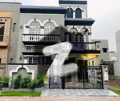 بحریہ ٹاؤن سیکٹر سی بحریہ ٹاؤن,لاہور میں 3 کمروں کا 5 مرلہ مکان 1.8 کروڑ میں برائے فروخت۔