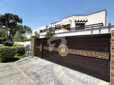 1 KANAL ELEGANT SUPER HOT LOCATED RENOVATED BUNGALOW IS AVAILABLE IN THE BEST BLOCK OF DHA LAHORE.