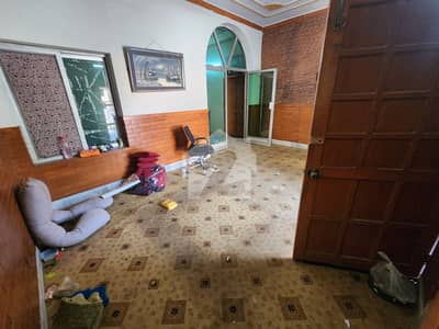ایف ۔ 8 اسلام آباد میں 2 کمروں کا 10 مرلہ بالائی پورشن 1.5 لاکھ میں کرایہ پر دستیاب ہے۔