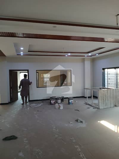 1 Kanal Commercial Building For Rent Ideal Location!