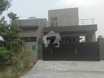 I SELL 8 MARLA SINGLE STOREY SLIGHTLY USED HOUSE IN BAHRIA ORCHARD LAHORE. PHASE 2 J-BLOCK