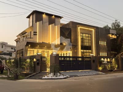 ویلینشیاء ہاؤسنگ سوسائٹی لاہور میں 5 کمروں کا 1 کنال مکان 9.5 کروڑ میں برائے فروخت۔