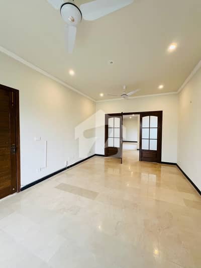 Beautiful upper portion for rent