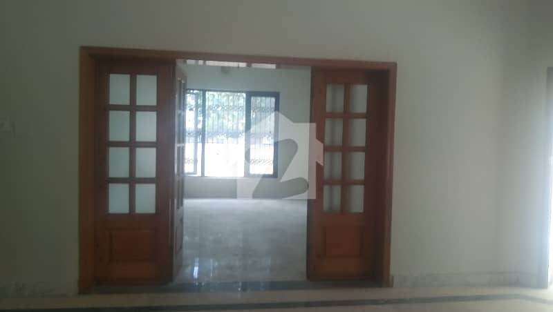 1 kanal House Available for Rent in i-8 Islamabad 1 kanal House Available for Rent in i-8 Islamabad