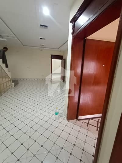 Tile Floor Upper Portion For Rent In I-10 With Bore