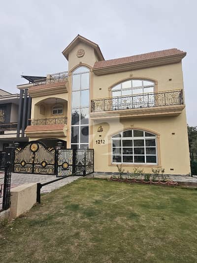 بحریہ گرینز۔ اوورسیز انکلیو - سیکٹر 6 بحریہ گرینز۔ اوورسیز انکلیو,بحریہ ٹاؤن فیز 8,بحریہ ٹاؤن راولپنڈی,راولپنڈی میں 5 کمروں کا 12 مرلہ مکان 4.9 کروڑ میں برائے فروخت۔ بحریہ گرینز۔ اوورسیز انکلیو - سیکٹر 6 بحریہ گرینز۔ اوورسیز انکلیو,بحریہ ٹاؤن فیز 8,بحریہ ٹاؤن راولپنڈی,راولپنڈی میں 5 کمروں کا 12 مرلہ مکان 4.9 کروڑ میں برائے فروخت۔