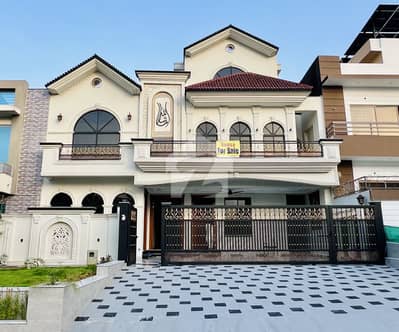 14 Marla Brand New Luxury House for Sale G-13/3, Islamabad  Luxury. Space. Prime Location.   Experience premium living in this beautifully designed brand-new double-storey house, located on a 70 ft wide road in the heart of G-13/3.