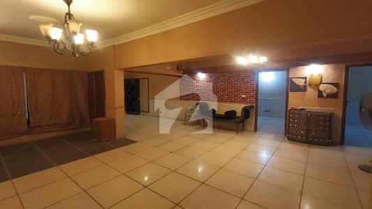 3 Bedroom Ground Floor 2000 Square Feet Apartment In Prime Location Of Clifton Block 7 Near St. Michaels School Is Available For Sale