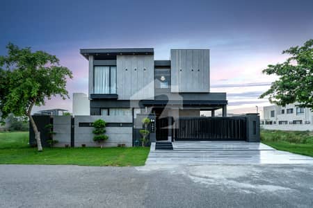 Exceptional 1-Kanal House Next-To-Corner Location With Premium Approach Exceptional 1-Kanal House Next-To-Corner Location With Premium Approach
