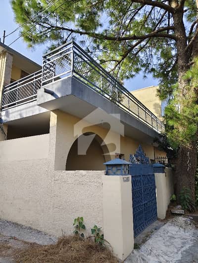 i-9/corner size 30-50 double story house for sale ideal location