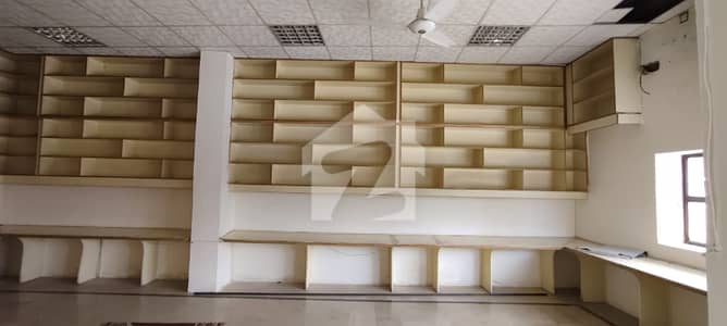 GOOD FIND Ideal Building for School / College in Rawalpindi 15000 sqft A prime corner building is now available for rent in Rawalpindi, perfectly suited for schools, colleges, academies, or training institutes.
