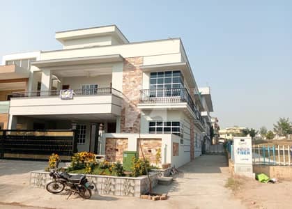 Brand New 40*80 Park face corner on 70 feet road G13-4