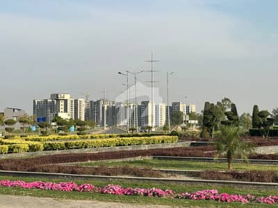 ڈی ایچ اے فیز9 پریزم - بلاک کیو ڈی ایچ اے فیز9 پریزم,ڈی ایچ اے ڈیفینس,لاہور میں 4 کمروں کا 12 مرلہ فلیٹ 3.7 کروڑ میں برائے فروخت۔