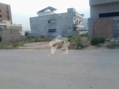 prime location level plot on main 60 feet road non lop