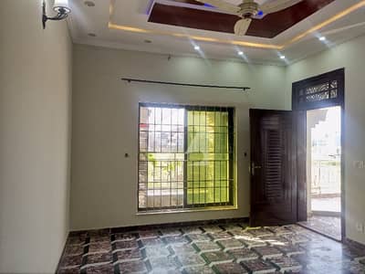 brand new 8 marla Upper portion for rent