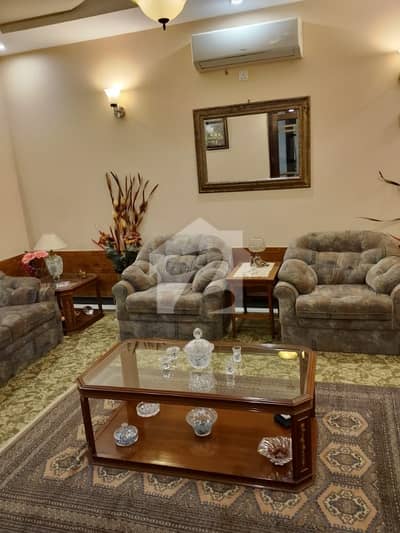 DHA PHASE 7 500 YARDS 6 BEDROOMS TILE FLOORING TWO UNIT 13 YEARS OLD MAINTAINED BUNGALOW IS UP FOR URGENT SALE